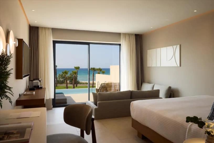 Junior Suite mit Meerblick und privatem Pool im Oros Luxury Beach Resort
