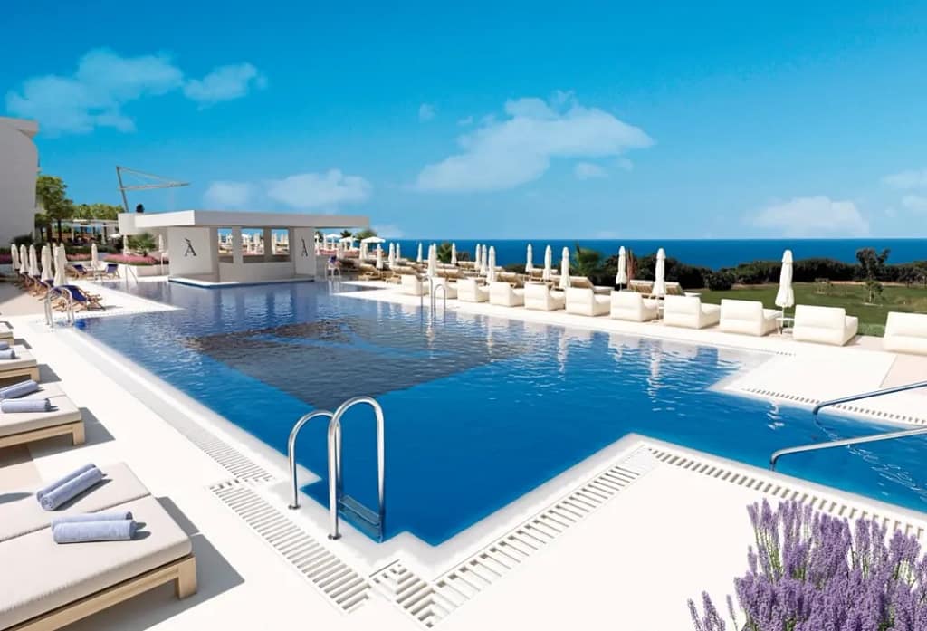 Poolbereich des Amàre Beach Hotel Sancti Petri mit Blick auf den Atlantik