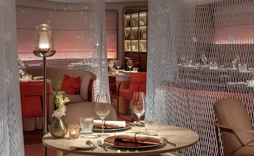 Le Voyage auf der Celebrity Xcel – elegantes Fine-Dining-Ambiente im besten Kreuzfahrtschiff-Restaurant der Welt