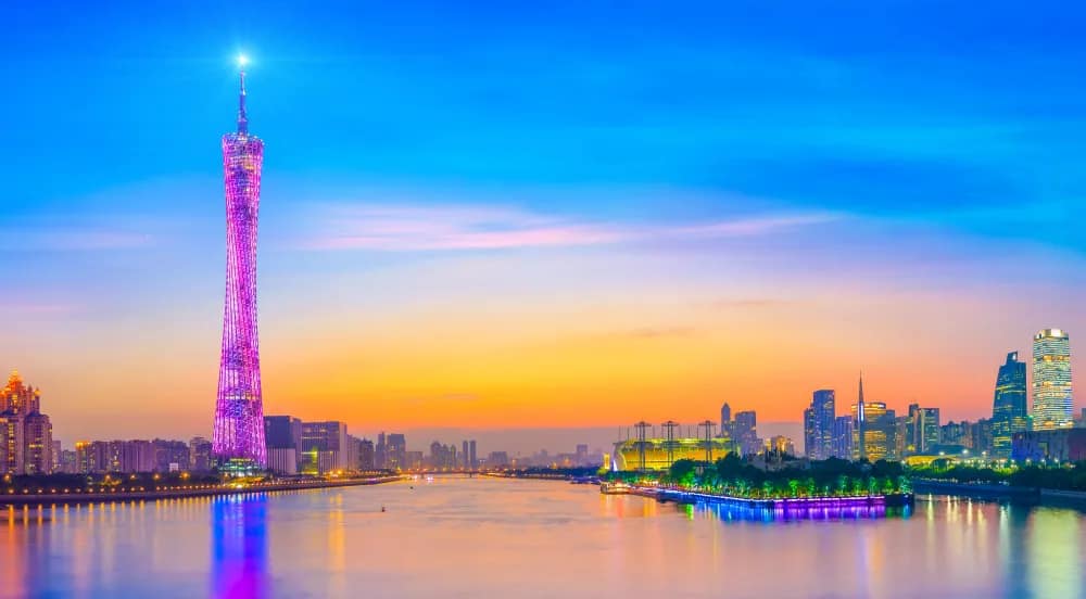 Guangzhou Skyline im Ballungsraum – sechstgrößte Stadt der Welt 2025