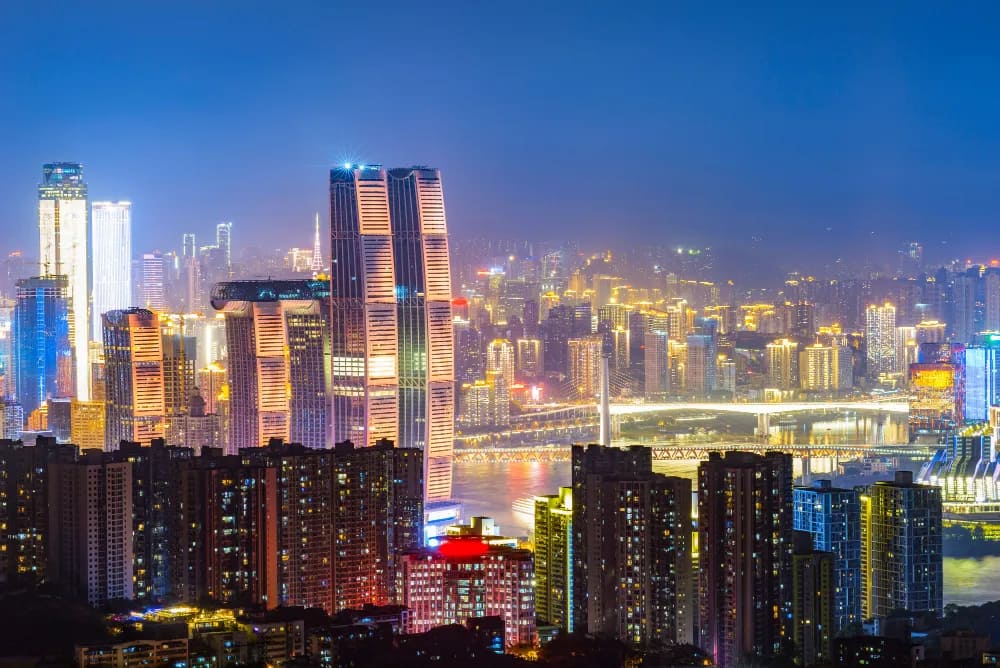 Chongqing Skyline bei Nacht – größte Stadt der Welt nach Fläche
