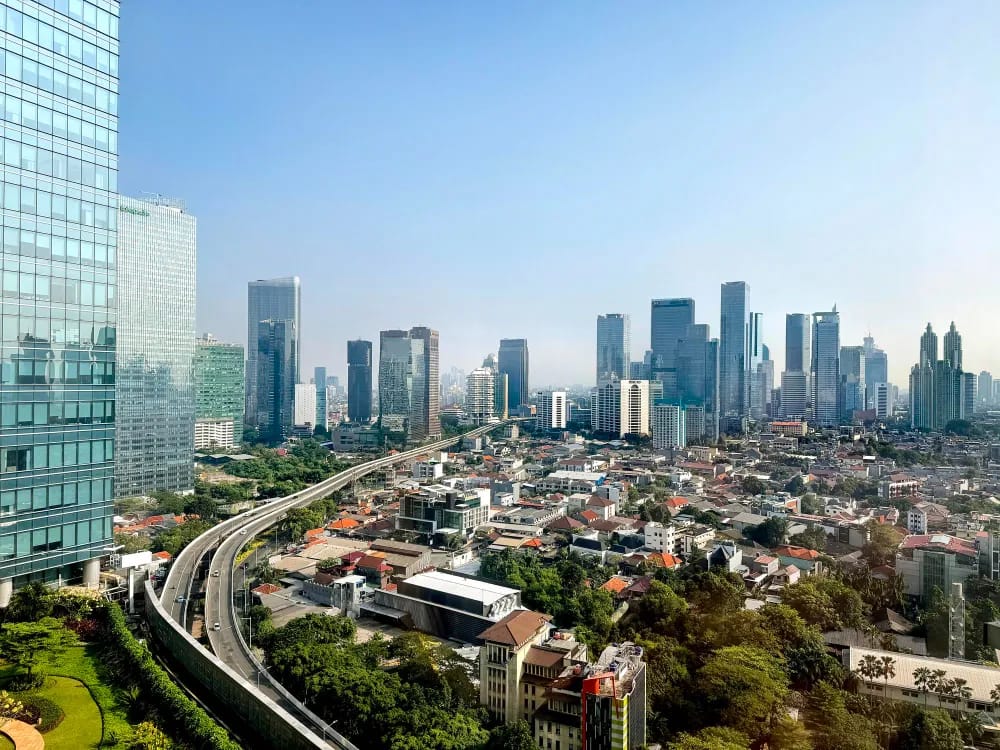 Jakarta Skyline im Ballungsraum Jabodetabek – größte Stadt der Welt 2025