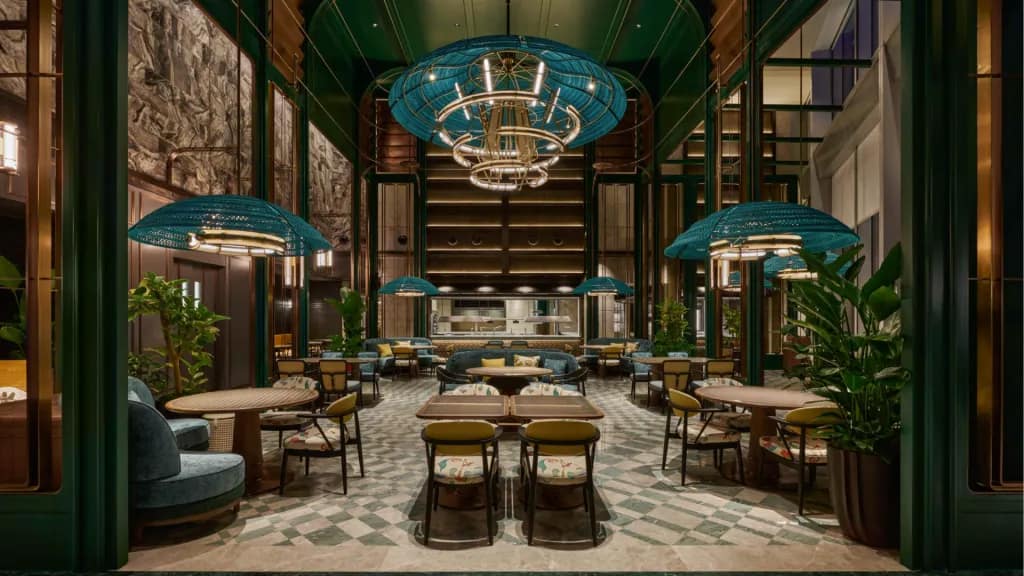 East Wing Restaurant im Andaz Shanghai ITC mit offenem Dining-Konzept und elegantem Interior