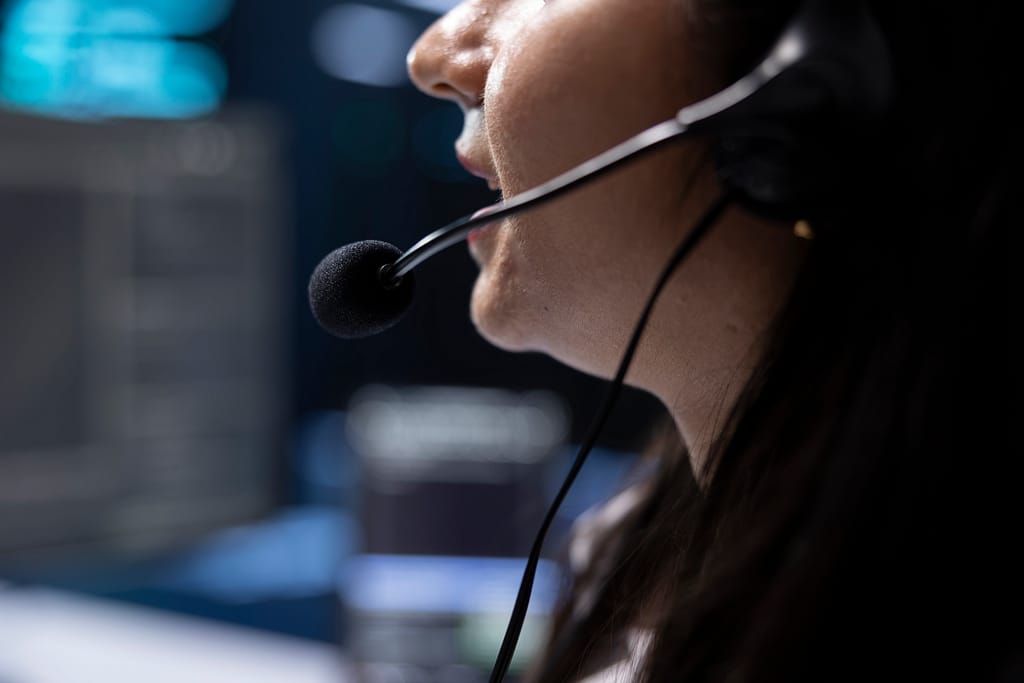 Airline-Kundenhotline hilft Reisenden bei Flugproblemen und Umbuchungen