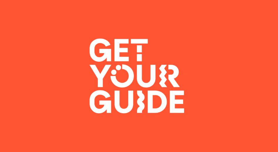 GetYourGuide Logo auf orangefarbenem Hintergrund